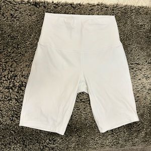 White lululemon biker shorts
